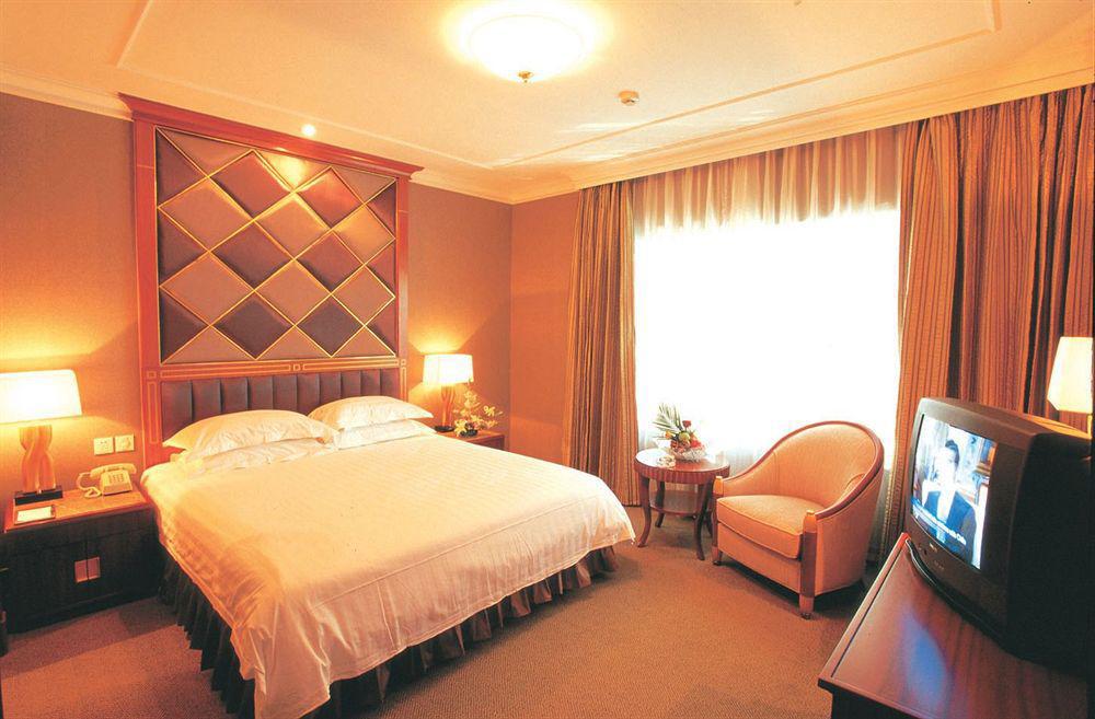 Shanghai Everbright International Hotel Room photo